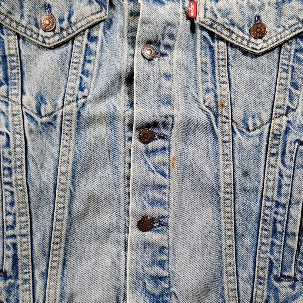 Vintage Levis 70506 0216 Mens Light Wash Denim Trucker Jacket Made in USA 42R